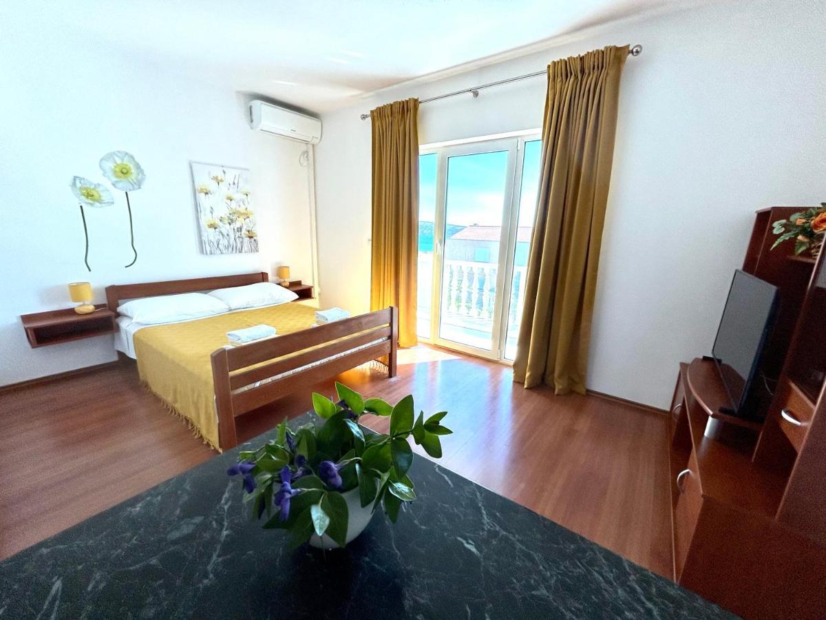 Apartments Stokic Rab Town Bagian luar foto